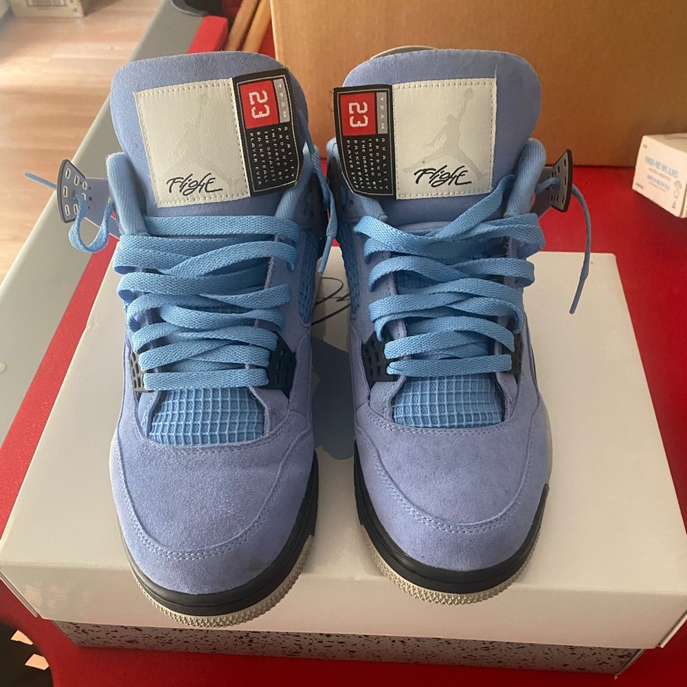 Air Jordan 4 University Blue